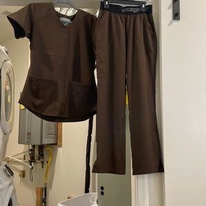 Sketchers Brown XS scrub set